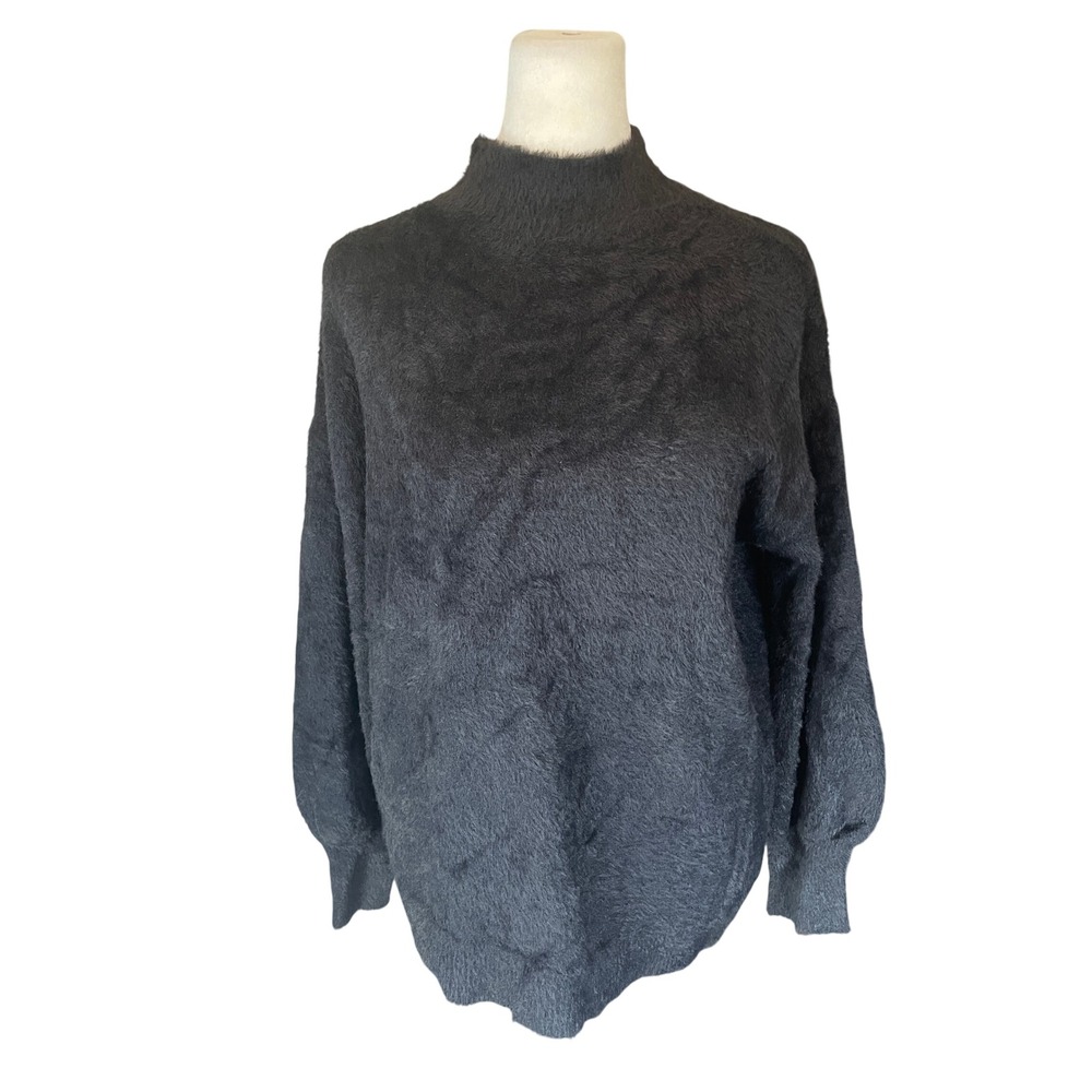 Chico's Women Cozy Fuzzy Eyelash Knit Lightweight Chic Minimalist Sweater Size M